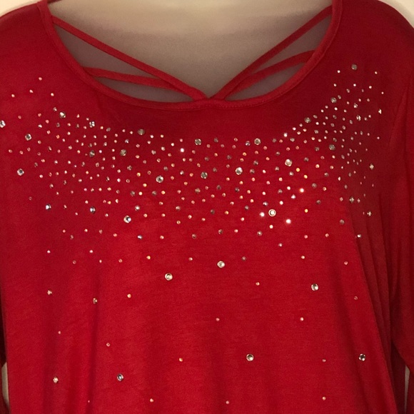 Glitterscape Tops - NWT Glitterscape Red Sharkbite Top Size M